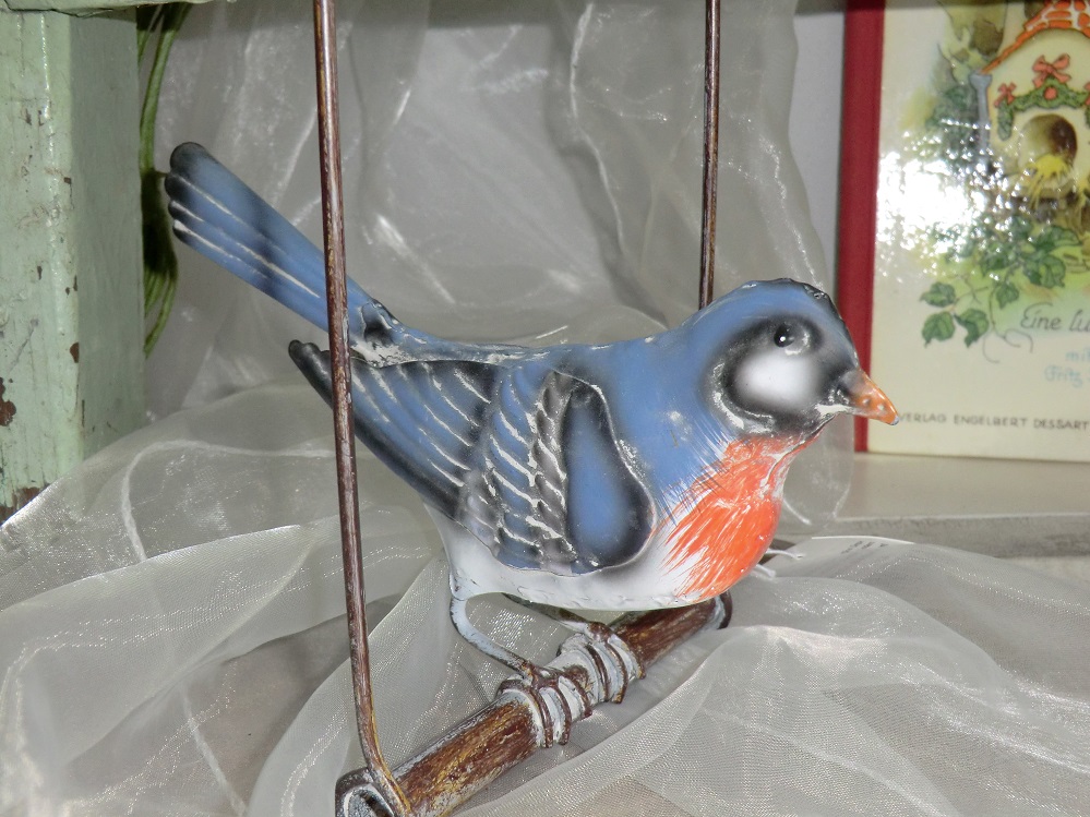 Vogel auf Schaukel Blech Metall Hängedeko Fenster Wintergarten in 3 Farben